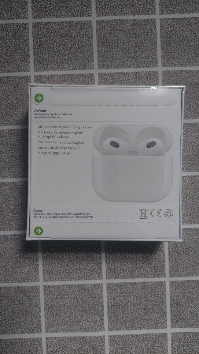 Аirpods Magsafe Charging Case.
