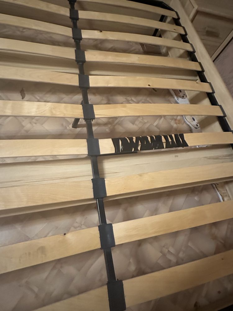 Продам двуспальную кровать