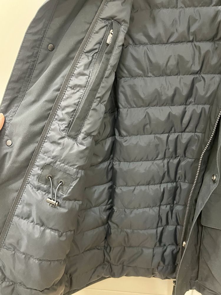 Продаю демисезонную куртку М Massimo Dutti