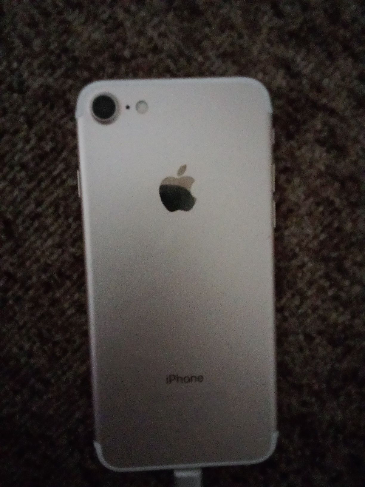 Айфон 7 , золотой . iPhone 7