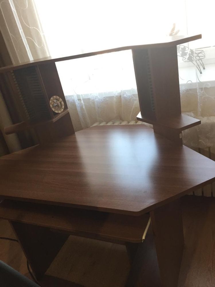 Продам компьютерный стол Дятьково