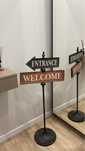 Указатель напольный Entrance&Welcome