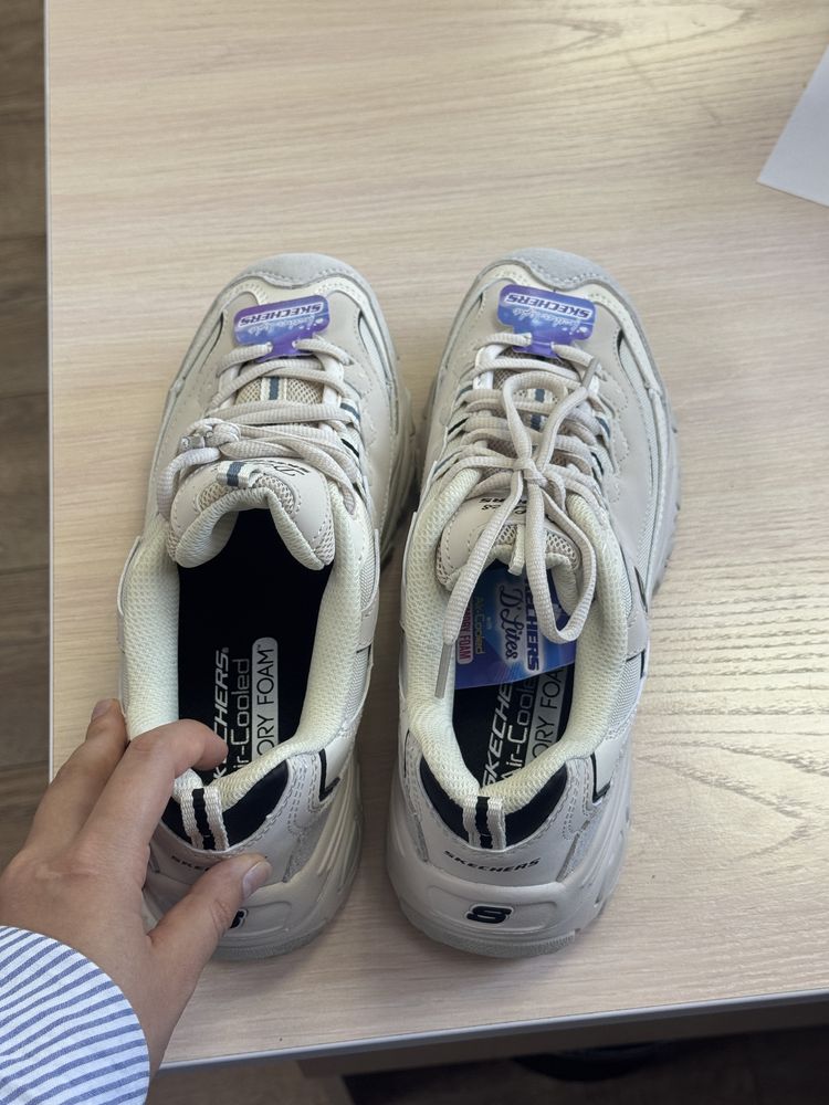 Продам новые кроссовки SKECHERS 39р