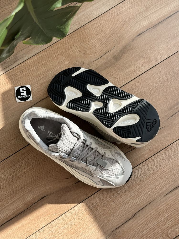 adidas YEEZY Boost 700 V2 Static