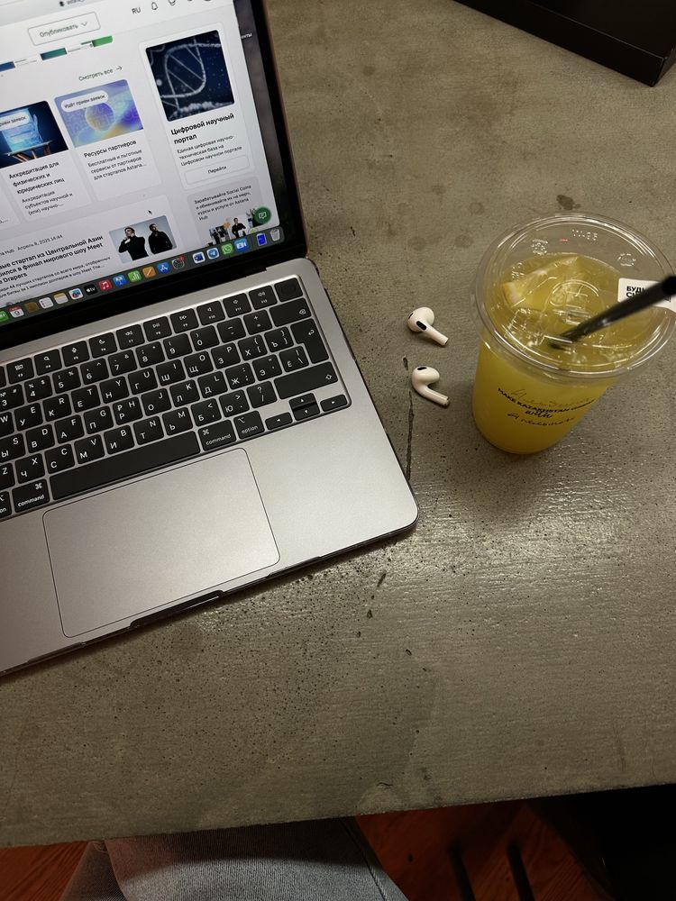 продам  MacBook Air M2