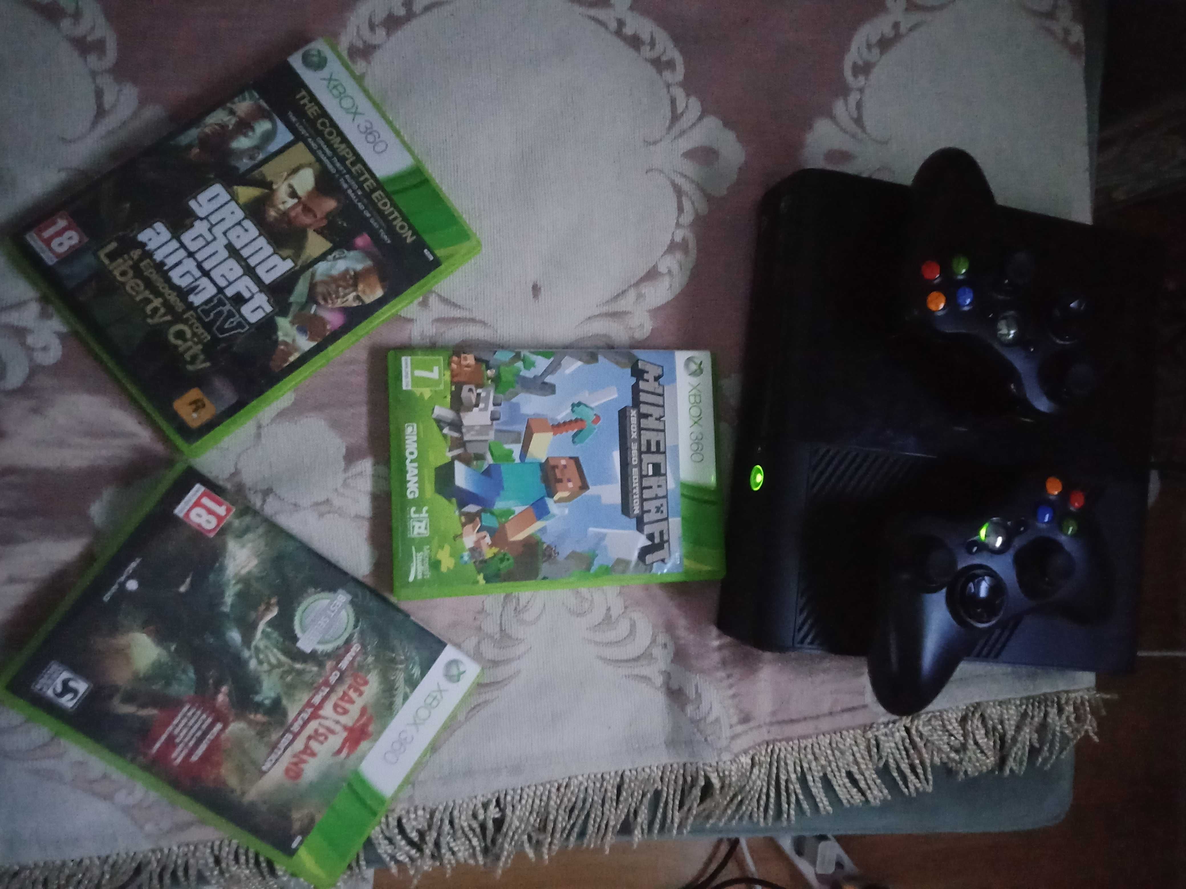 Xbox 360 с 2 джойстиками с 3 игрымы