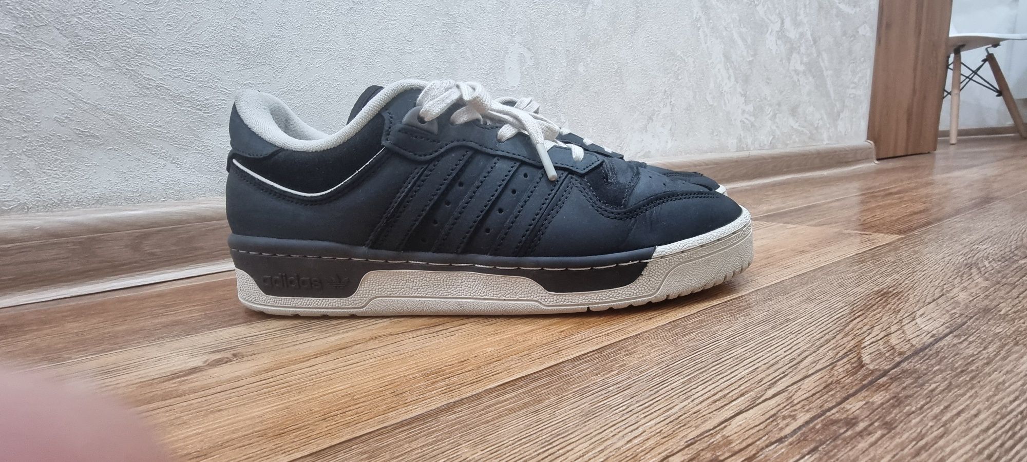 Продам кроссовки adidas (оригинал)