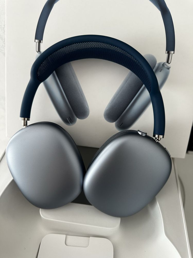 Airpods max sky blue