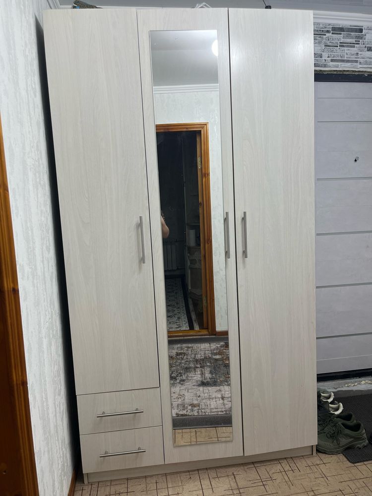 Продается прихожка в отличном состояний, размер 120*220