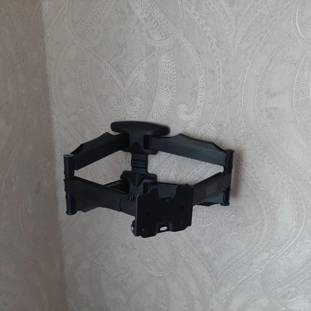 Поворотно наклонный кронштейн.Есть установка