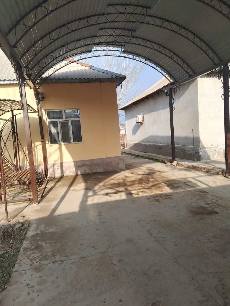 Үй сатылады 8бөлмелі үлкен үй