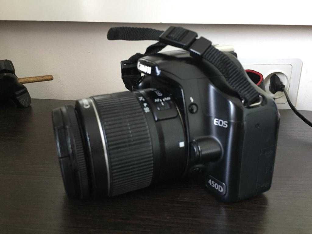 Продам почти новый, отличный цифровой фотоаппарат CANON 450D.