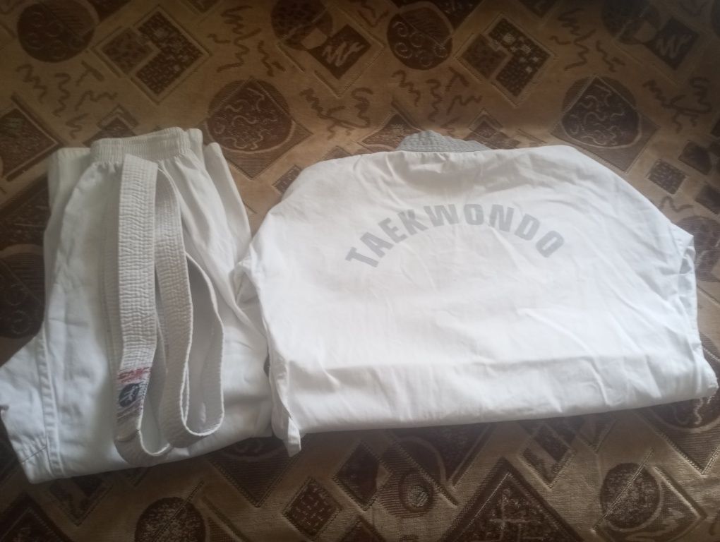 Продам кимоно для теквандо.