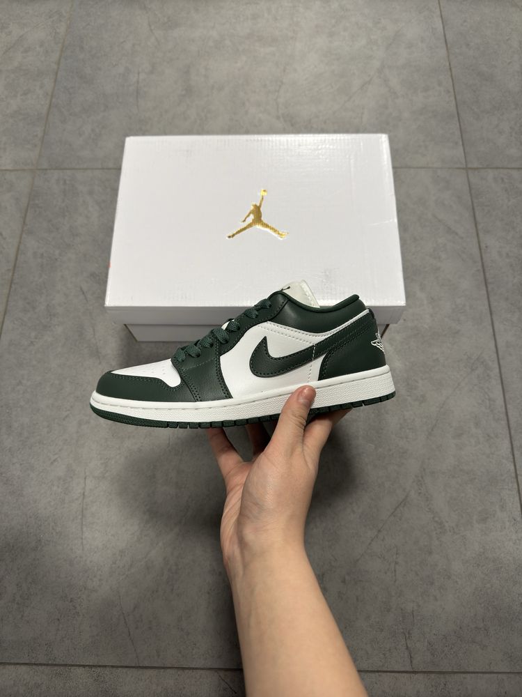 Air Jordan 1 Low WMNS Galactic Jade