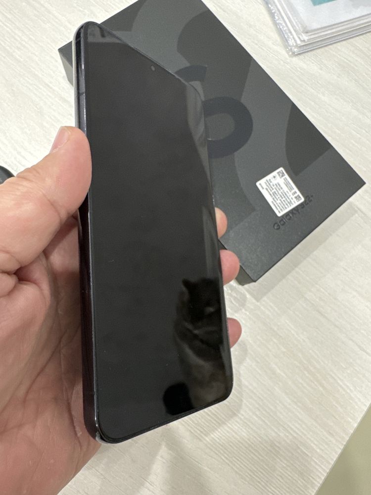 Samsung S22+ 256 Gb + наушники (на гарантии)
