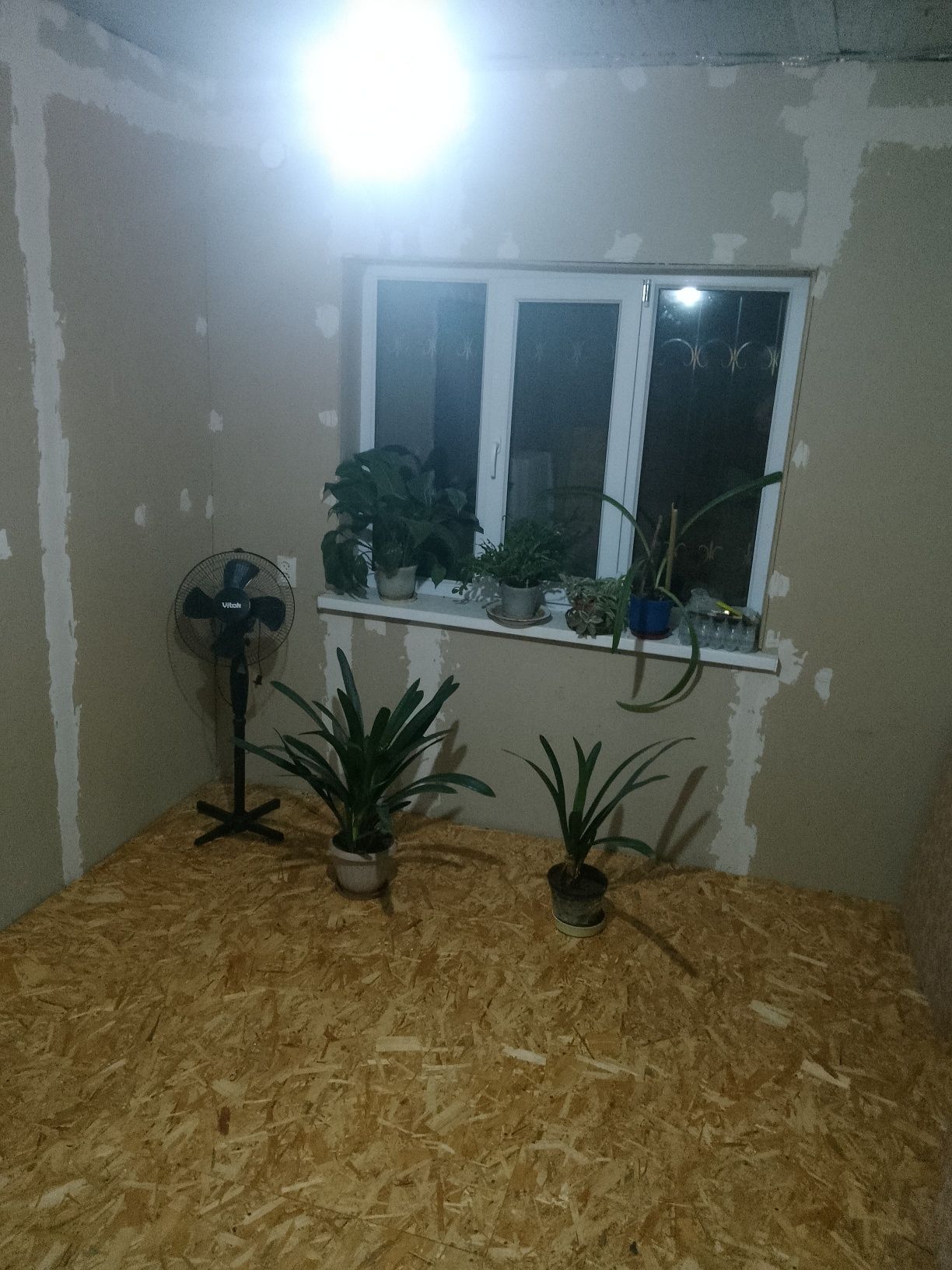 Продам 3 комнатную особнячок в центре .