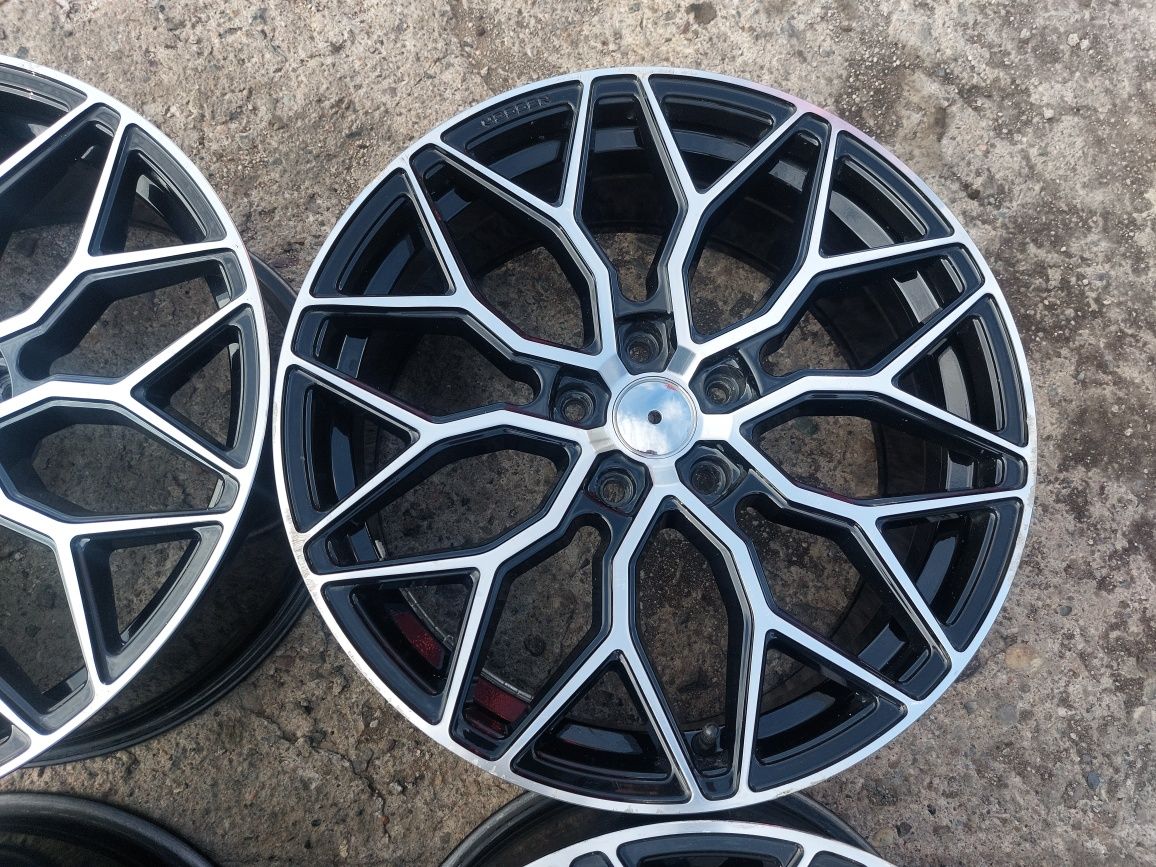 Шины 235/45/18 диски 18 114.3/5 диски на 18  vossen