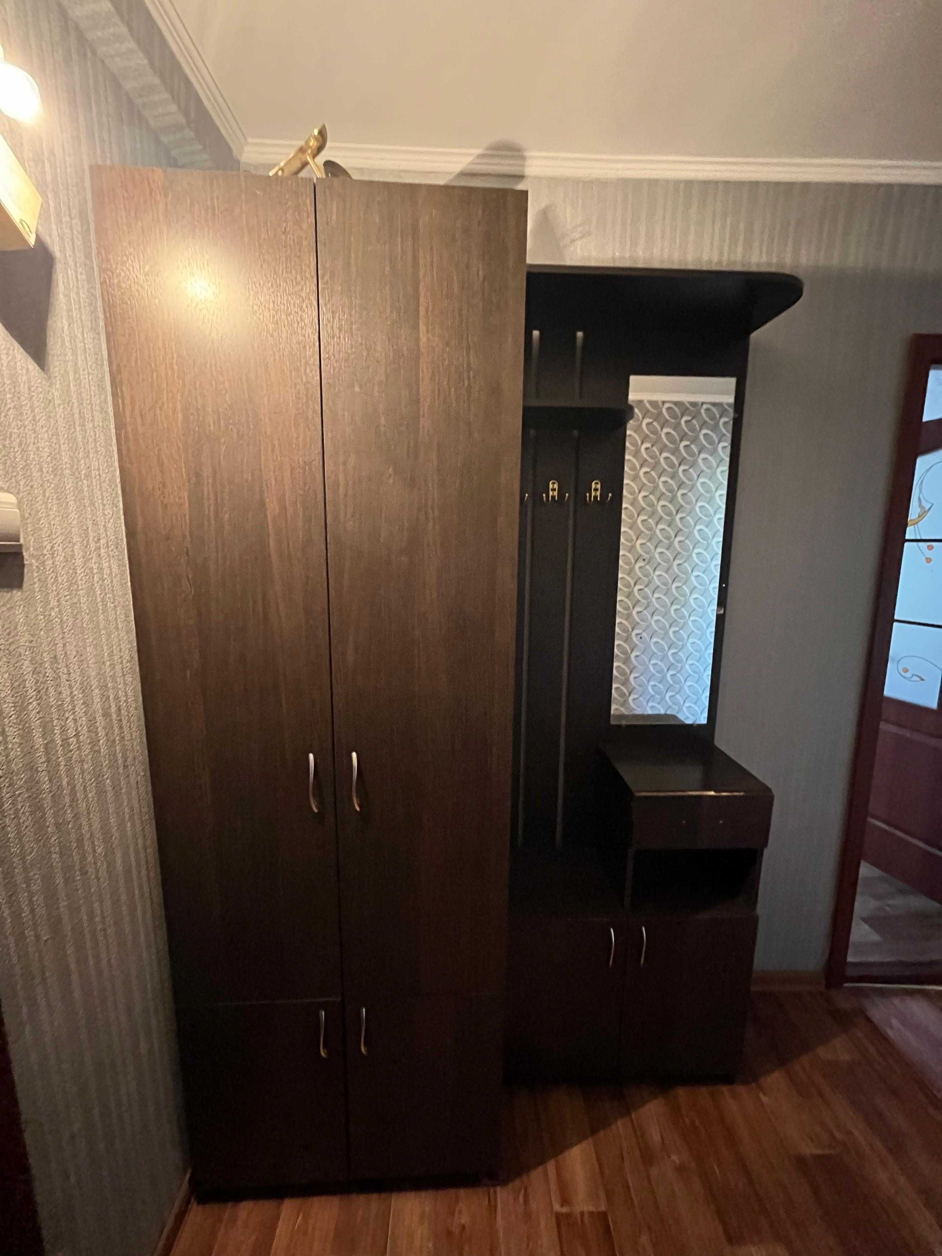 Продам прихожую и шкаф