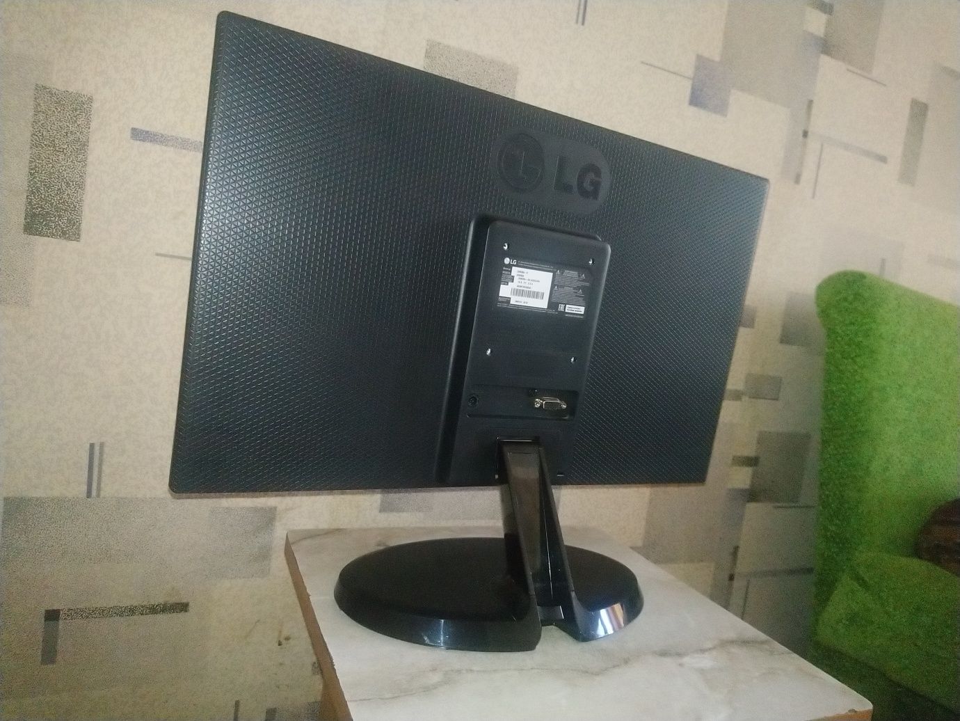 Продам LED монитор LG