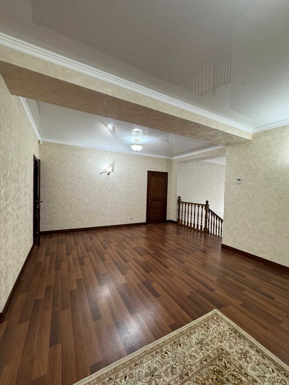 Продам коттедж в Кирпичном (600 квадратов)