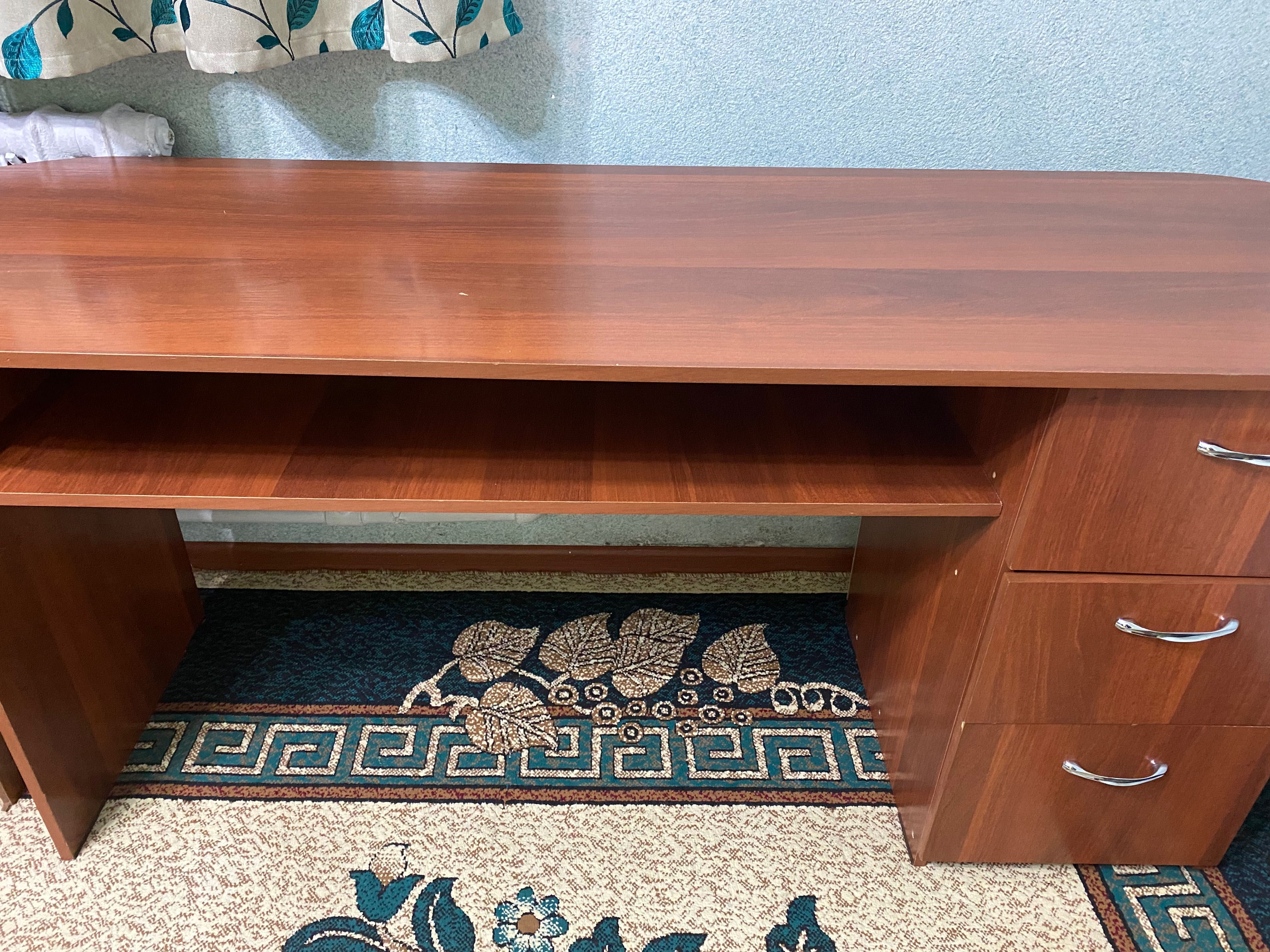 Кровать со шкафами и стол письменный , длинный