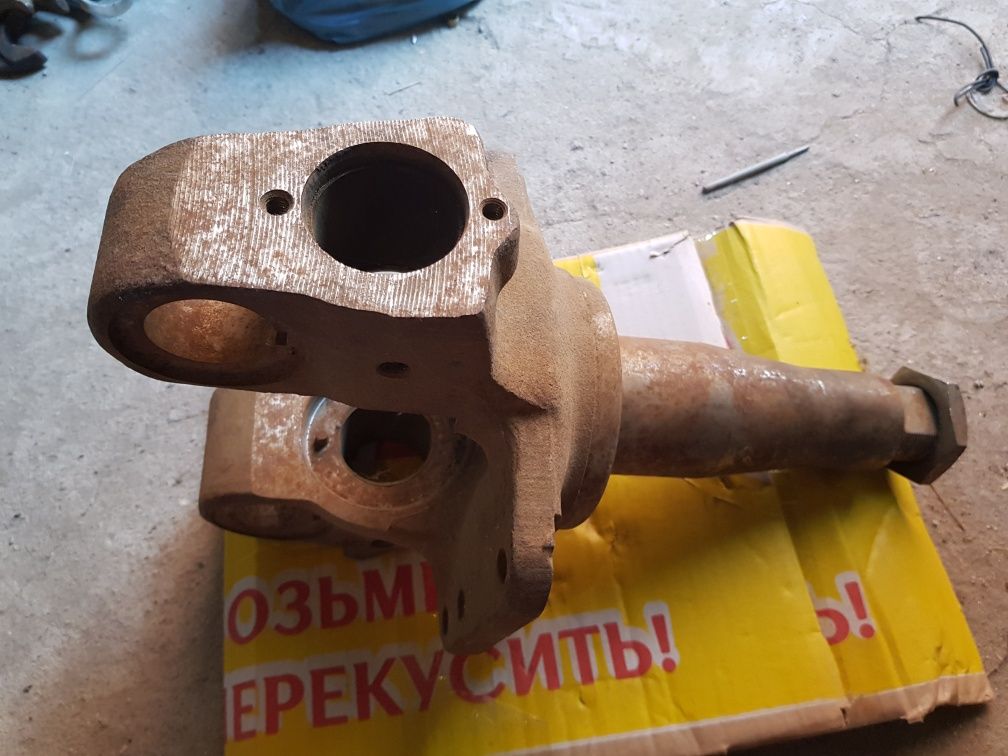 Цилиндр с поршнем т 40, цапфа КамАЗ форсунки туманная фара левая кобол