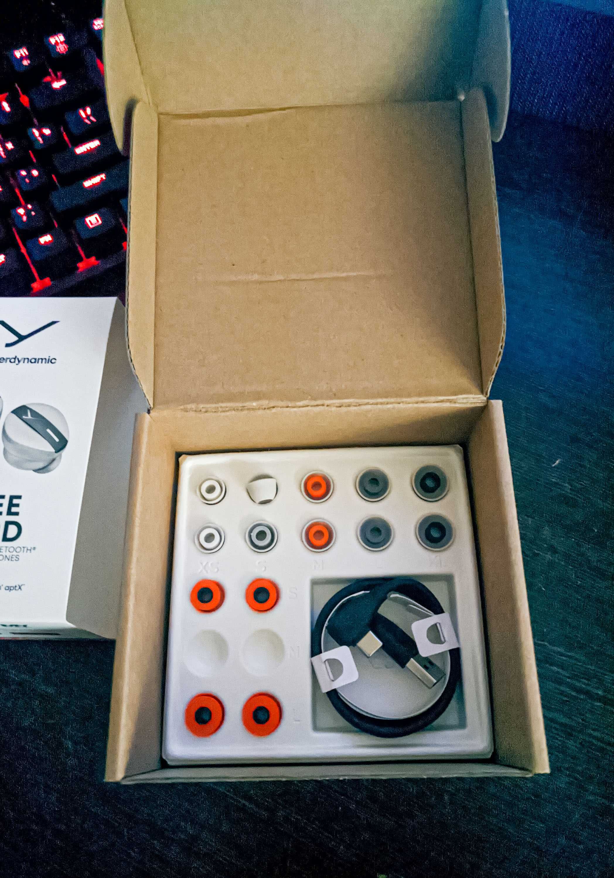 Срочно Топовые Наушники Beyerdynamic Free BYRD , Grey