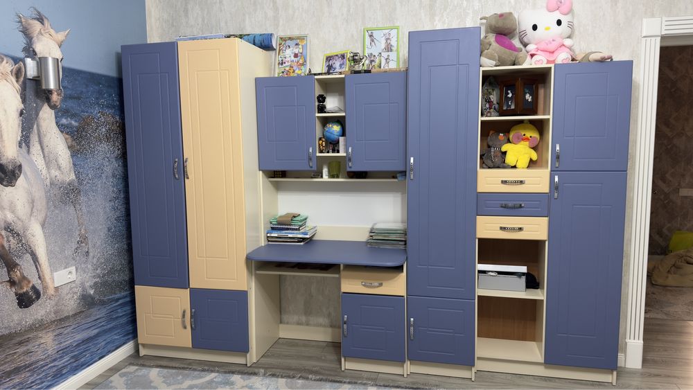 Продам шкаф и двухяростную кровать. Матрас новый ортопедический avero.
