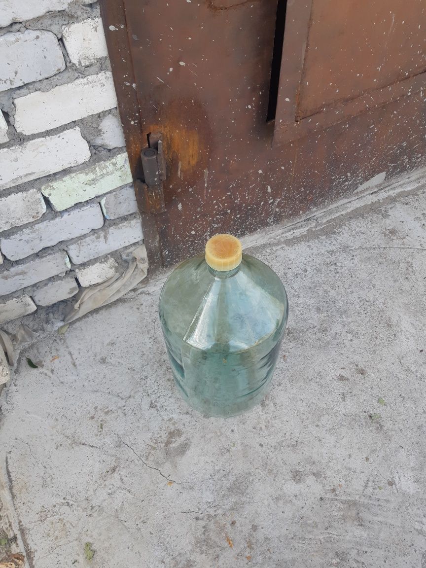 Продам бутыль 20 литров