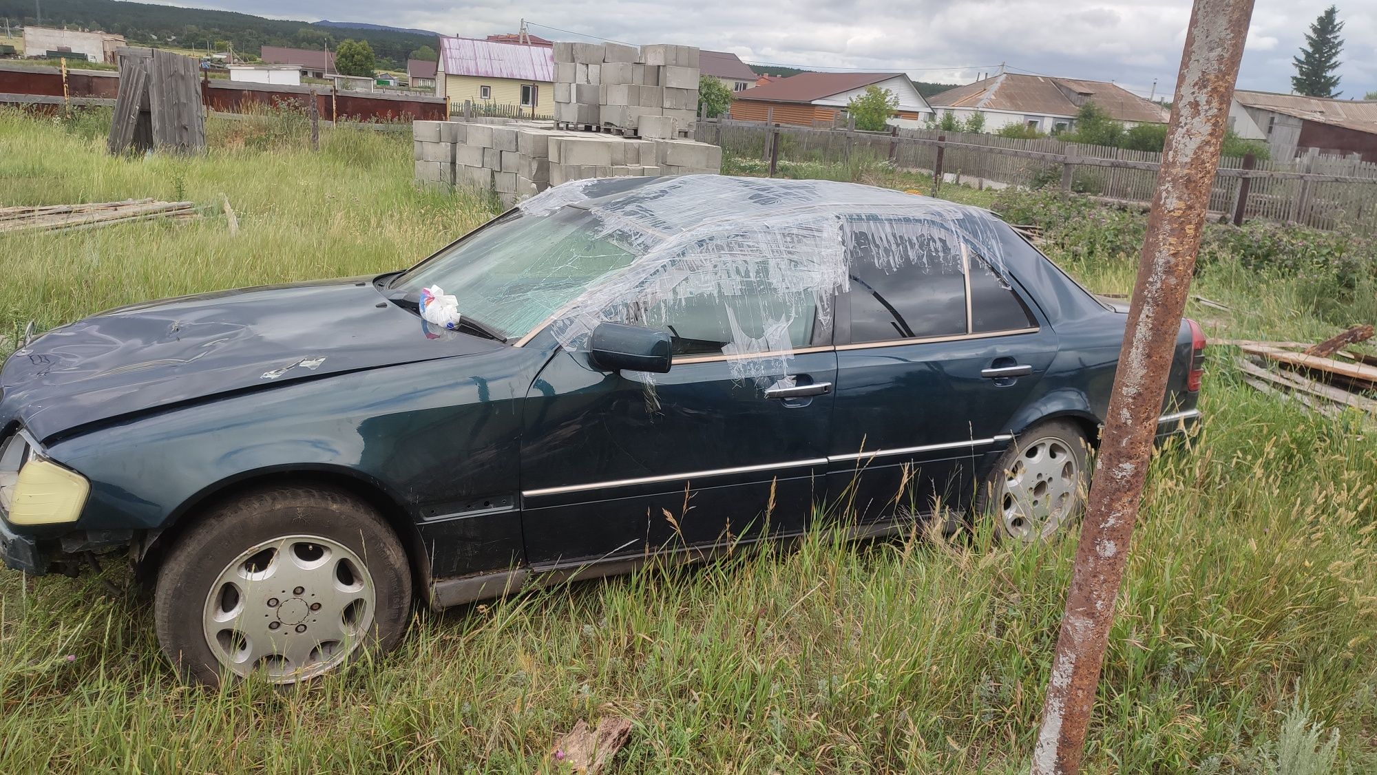 Mercedes w202  аварийный, на ходу