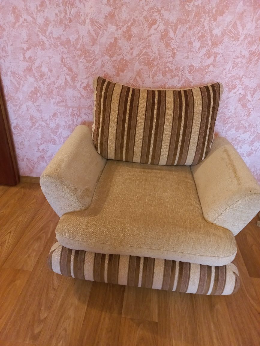 мебель для гостиной, угловой диван + 1 кресло