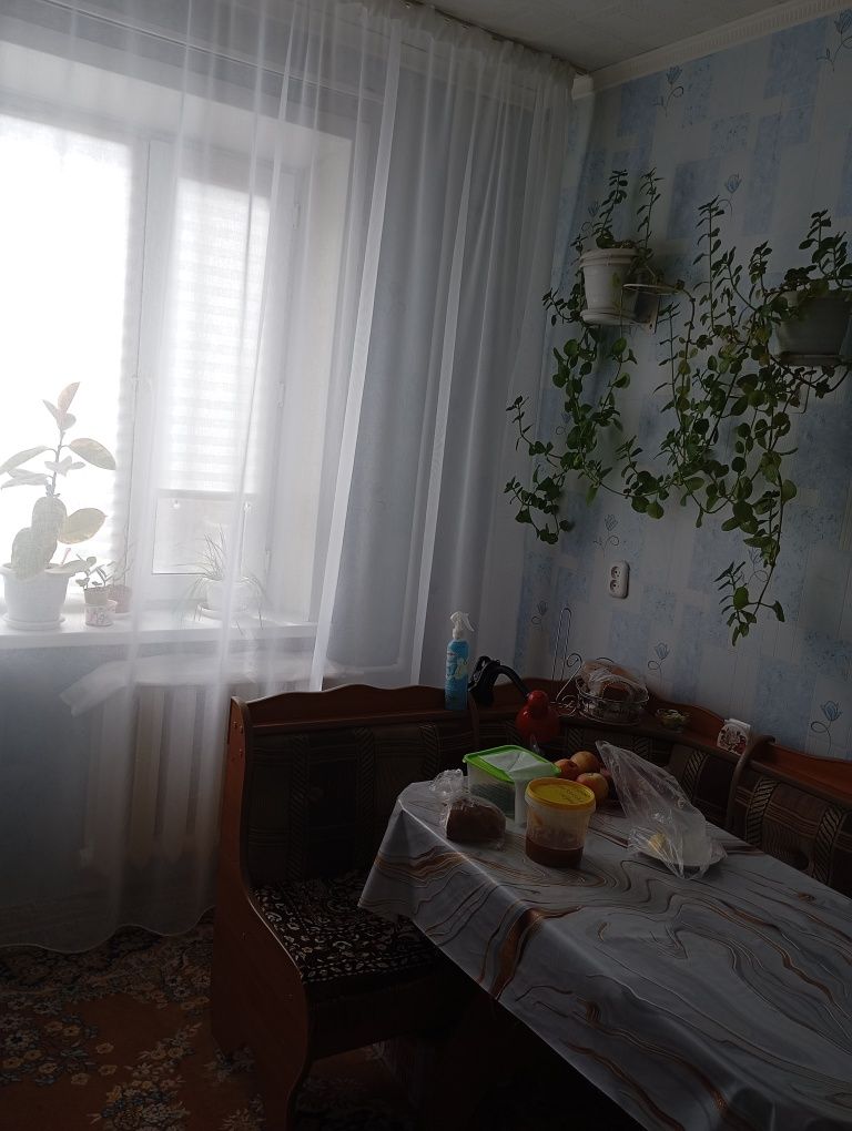 Продаю  2 комнатную квартиру на востоке 3,или обменяю на дом .