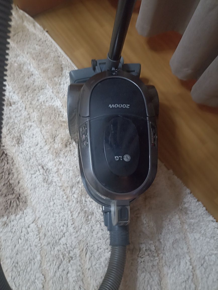 Продаю пылесос LG