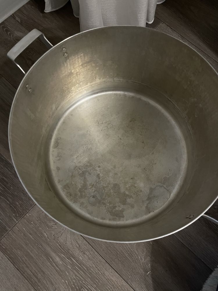 Пролдам кастрюлю