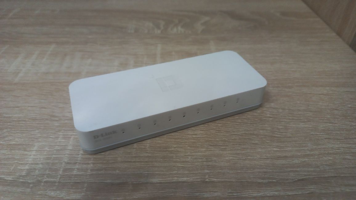 8 портовый коммутатор - свич D-link Des-1008 c