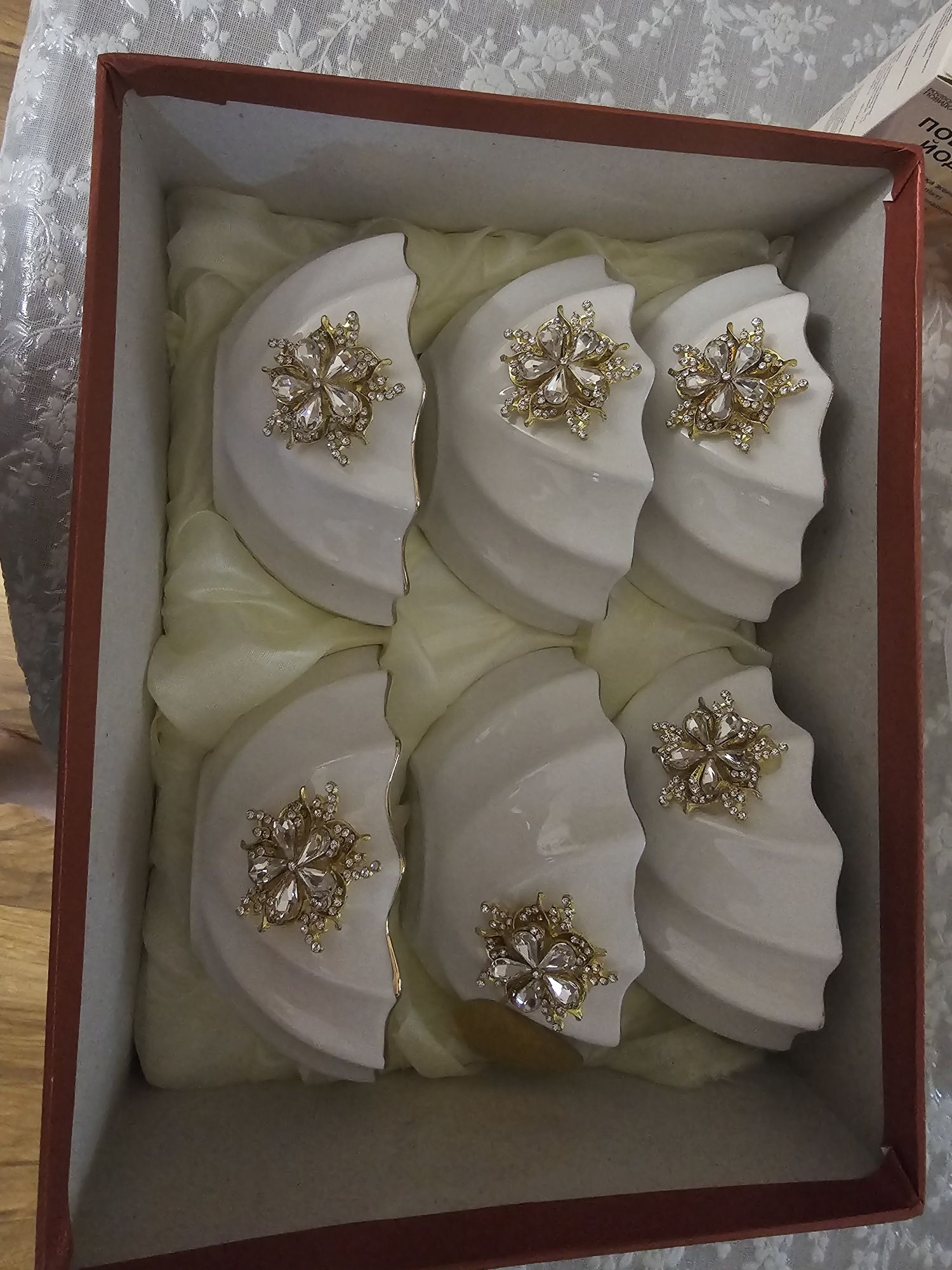 Кухонная утварь, гостинная