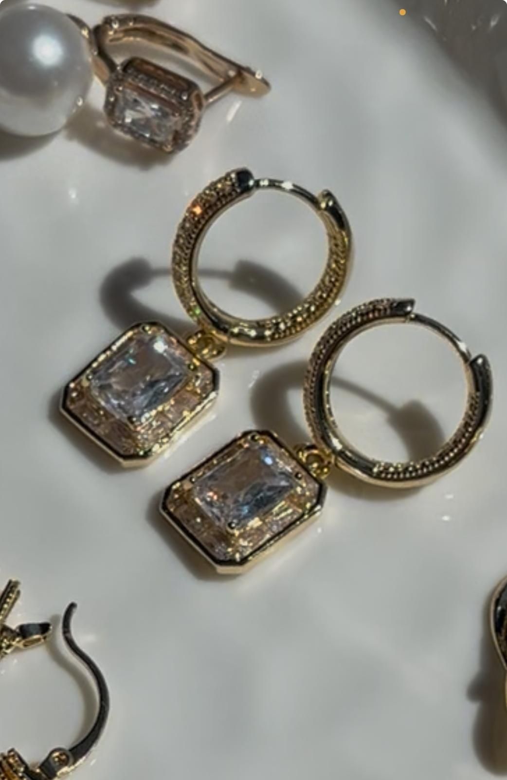Серьги из высококачественного материала, не темнеют , не окисляются .