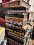 Книги разных жанров — художественная, психология, справочники