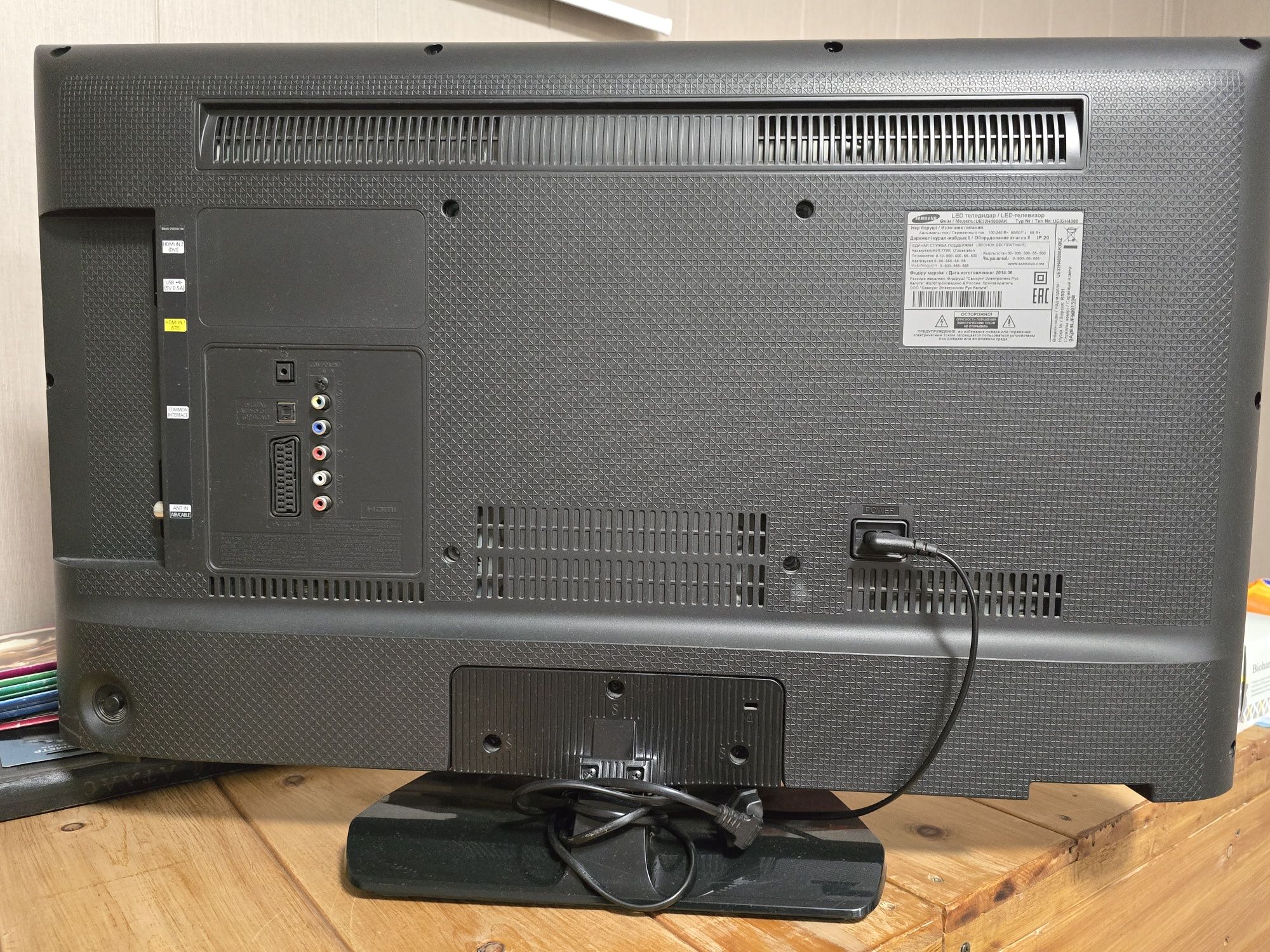 LED TV SAMSUNG. Диагональ 32 дюйма (83  см). Состояние хорошее.
