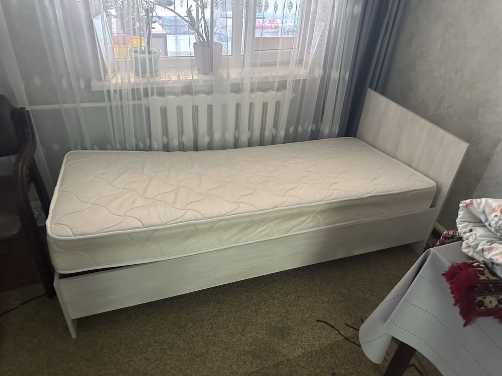 Продам кровать с матрацом