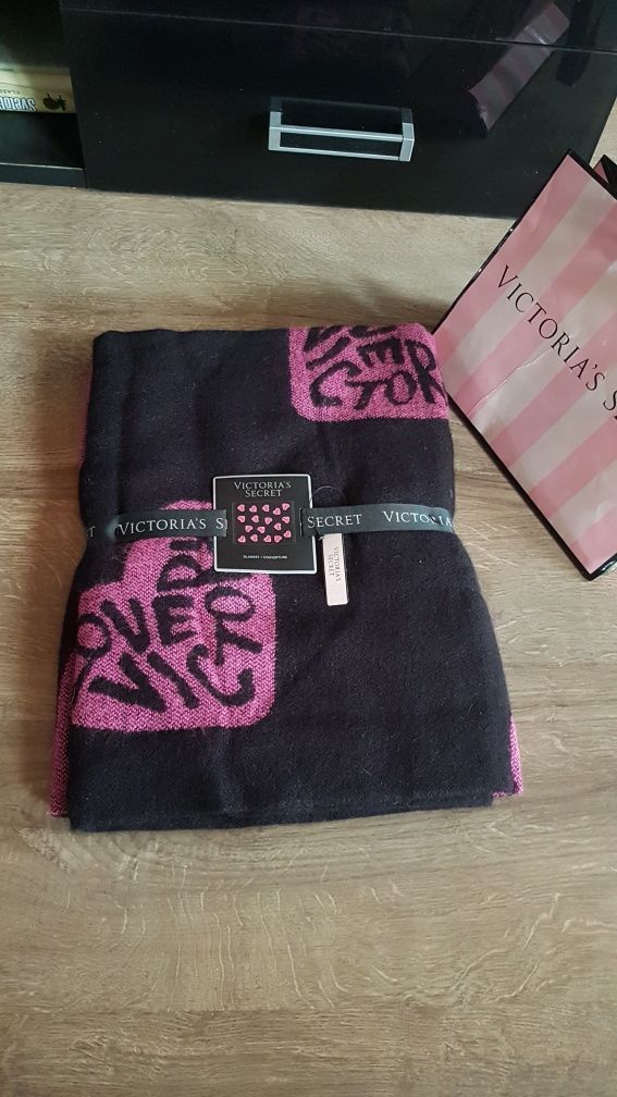 Шарф палантин VICTORIA'S SECRET  с сердечками.