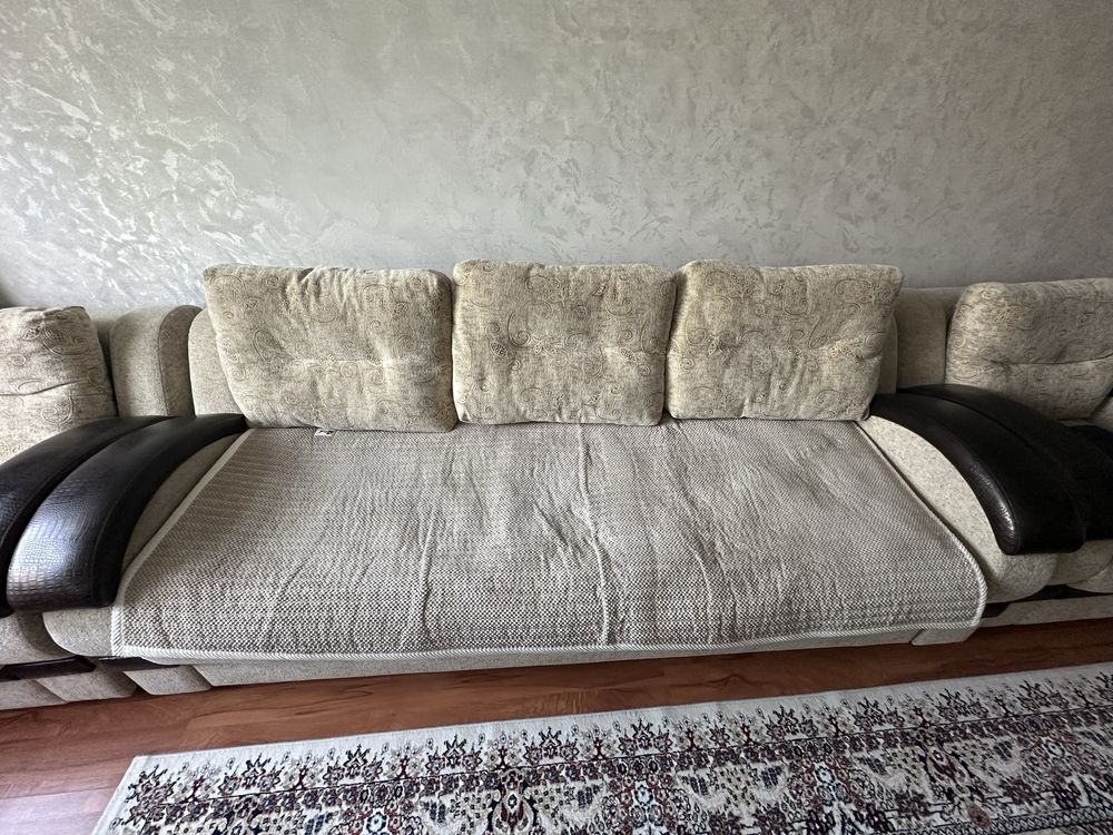 ПРОДАМ диван с двумя креслами (ХОРОШИЙ ТОРГ)