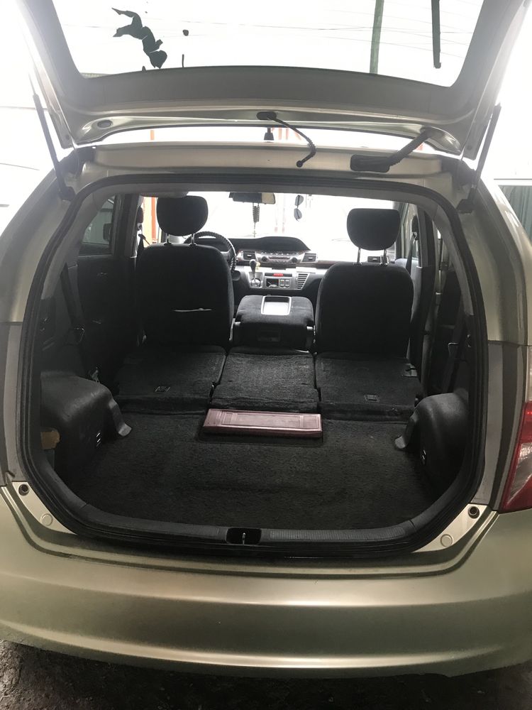 Продам хонда fr-v 2005 года
