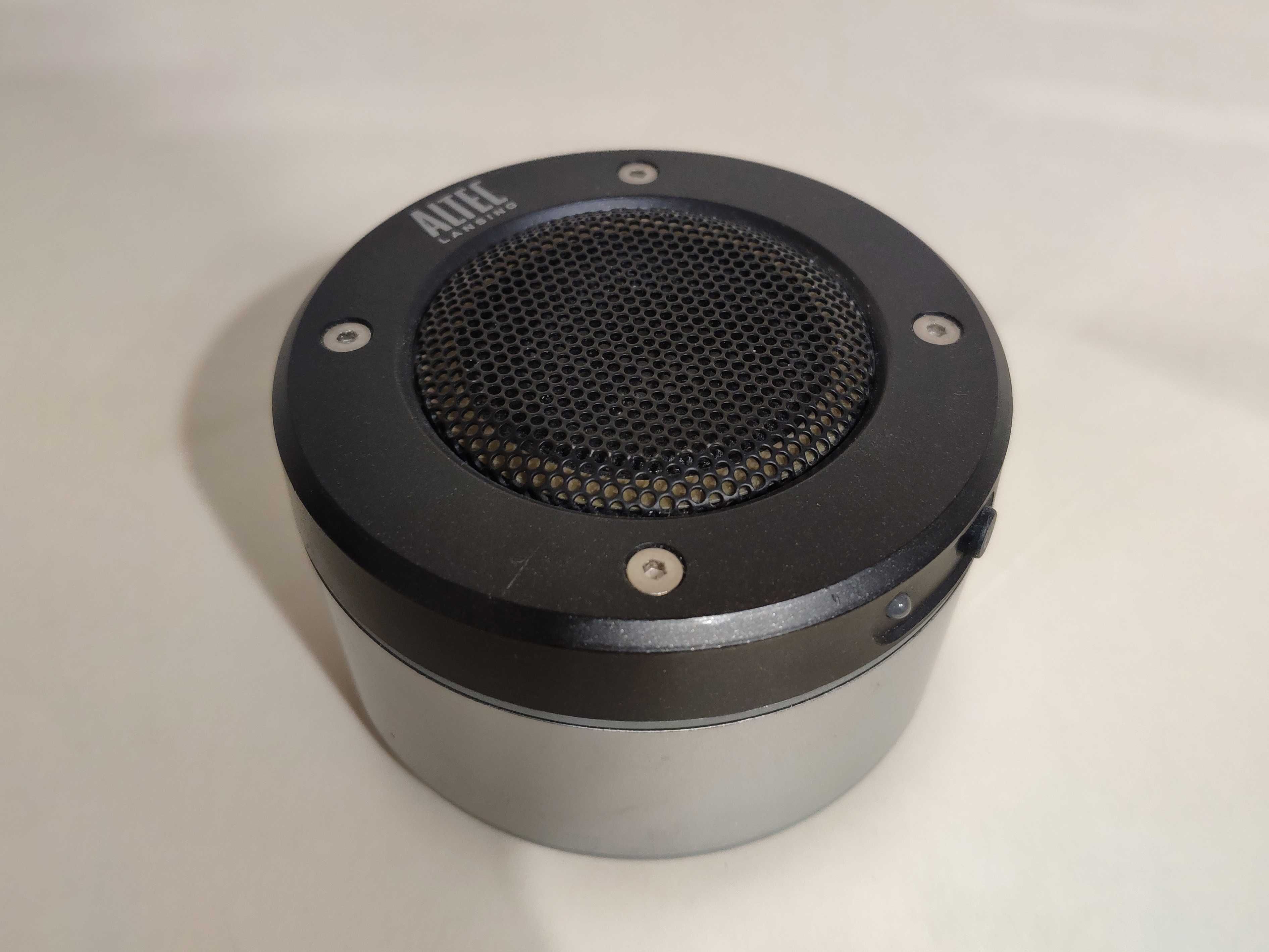 Колонка на мизинчиковых батарейках Altec Lansing iM227 Orbit