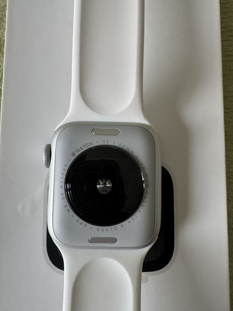 Продается Apple watch SE 40mm