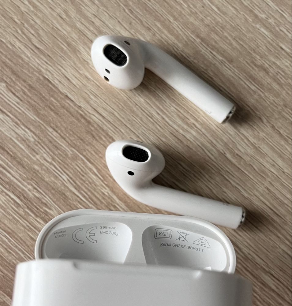 AirPods 1 поколения