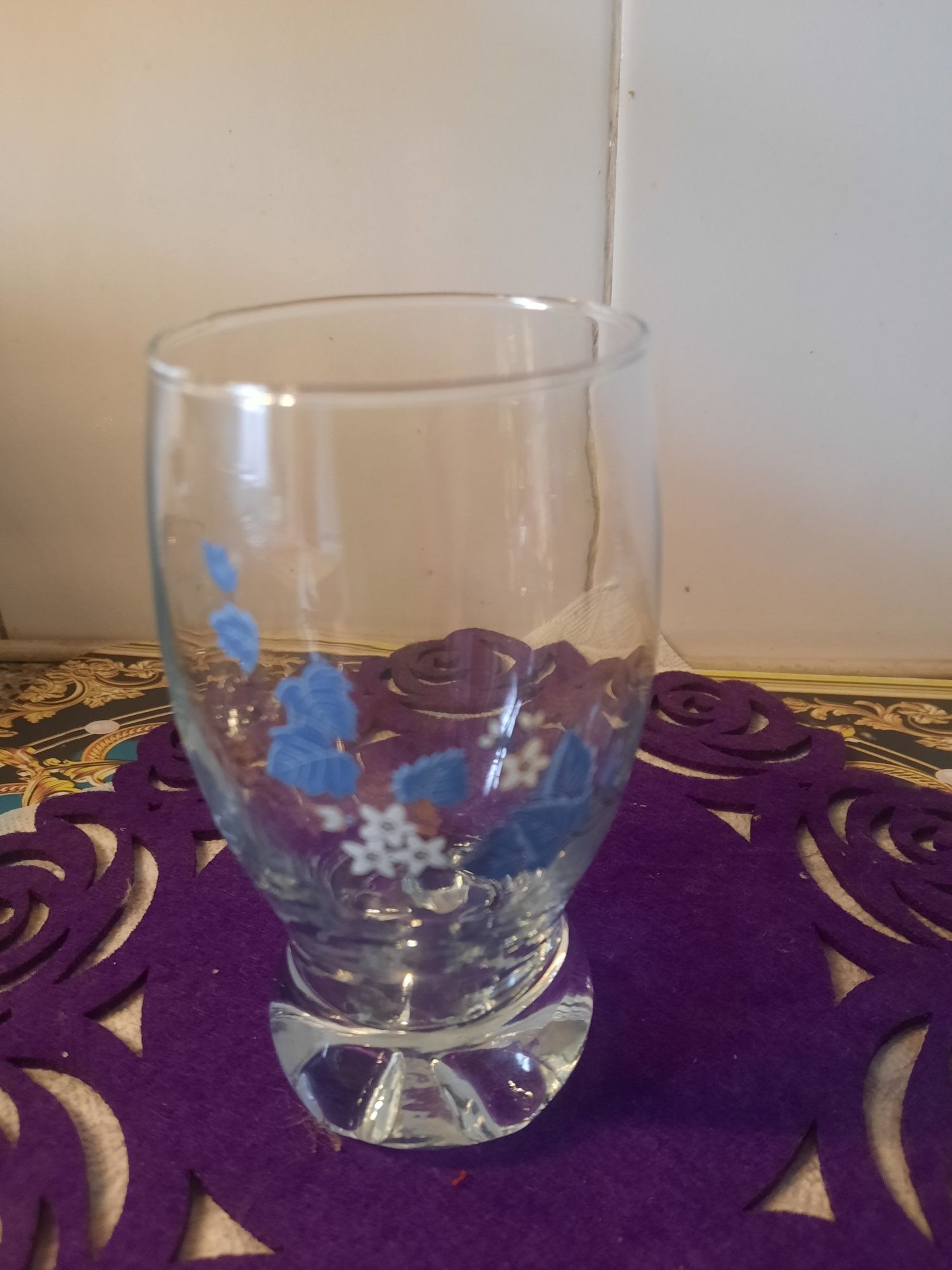Блюдца стаканы тонкие рюмки. Кружки стекло  100 гр.и