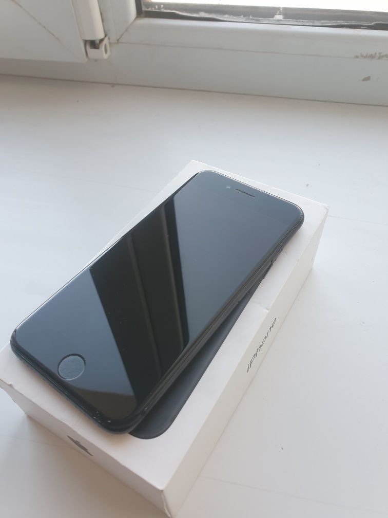 Продам айфон 7 , iphone 7 , состояние идеальное , емкость 90%,не тупит