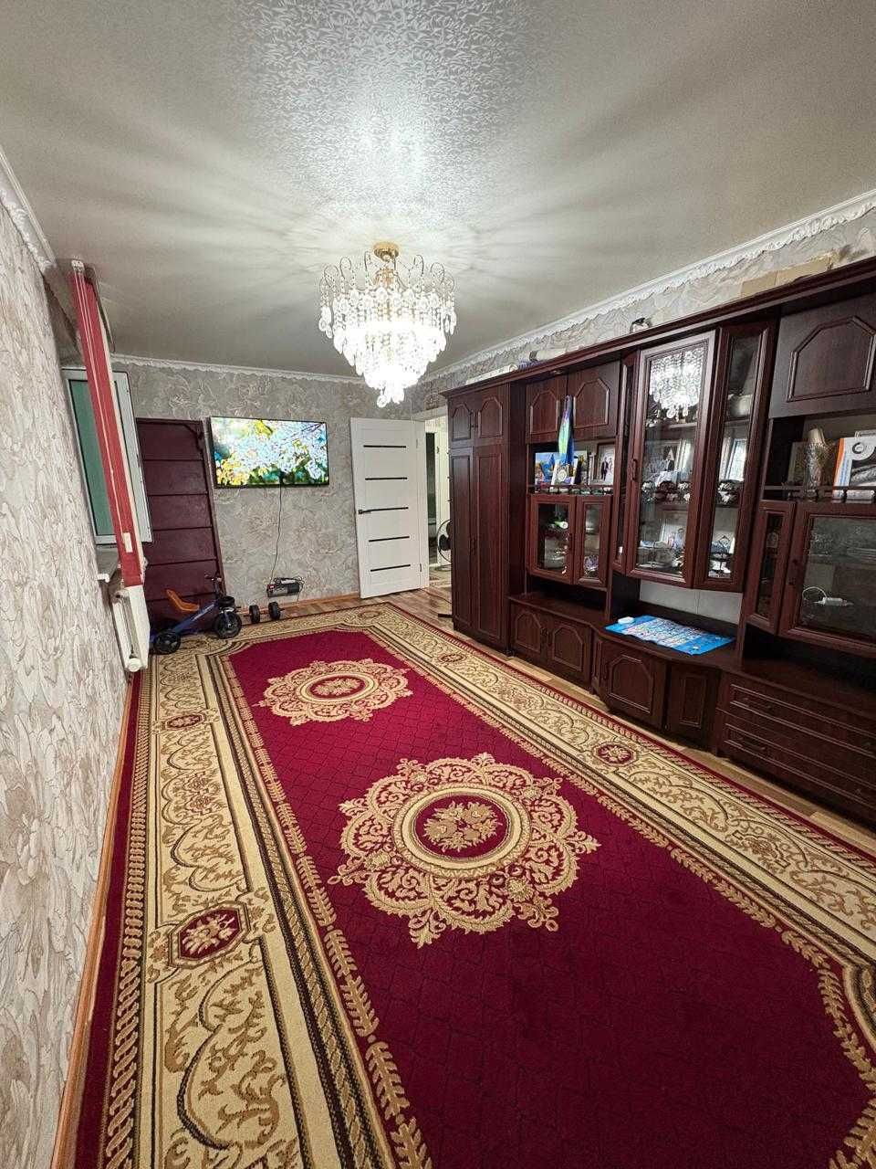 Продаю 3 комнатную квартиру по Металлургов  5/5 эт