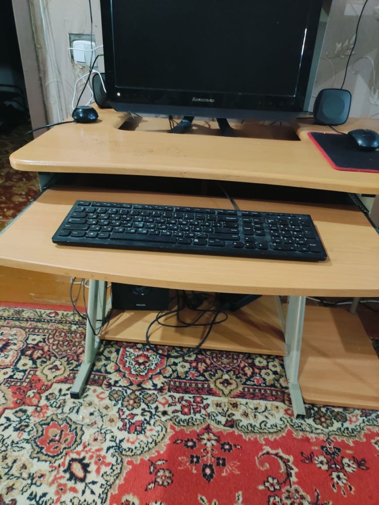 Отдам даром компьютрный стол